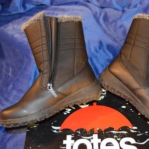 Totes Women's Zip Up Boots Black Like New Cond